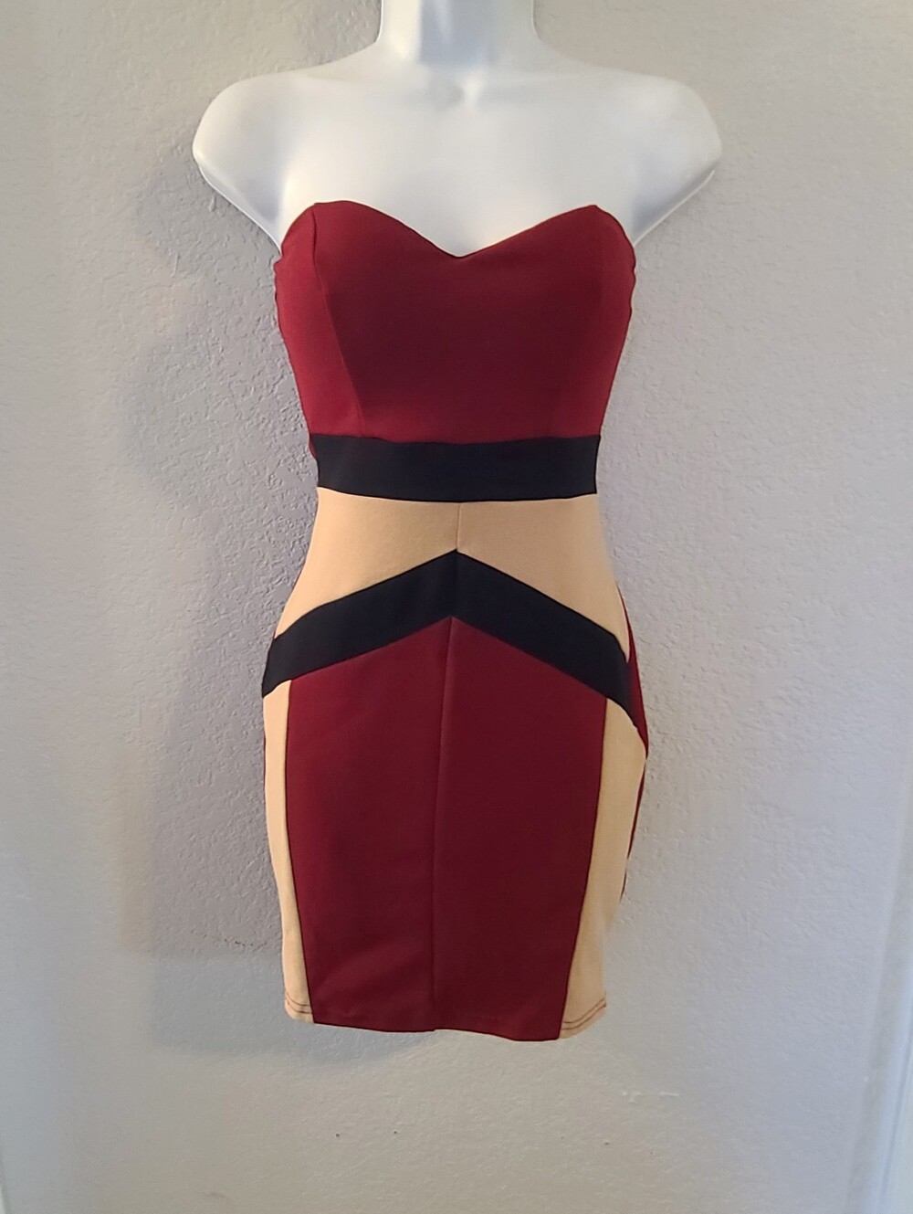 NWT Windsor Strapless Colorblock Bodycon Mini Dress in Burgundy, Black & Tan